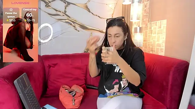 Bella williamss  online show from February 7, 2026, 2:14 pm