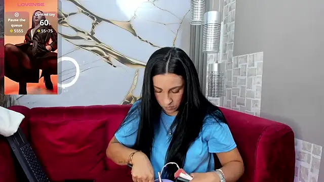 Bella williamss  online show from April 6, 2026, 7:48 pm