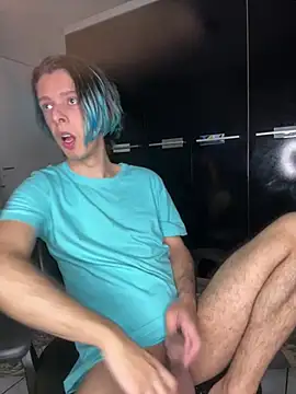 blondetwink online show from June 4, 2026, 10:36 pm