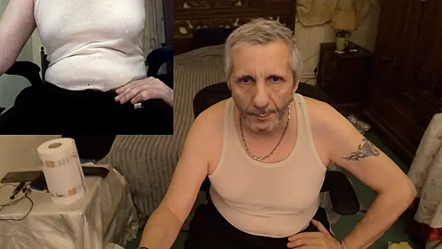 Snapshot of maxdaddy690 chatting on November 28, 2025, 10:43 pm maxdaddy690 online show from November 28, 2025, 10:43 pm