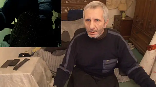 Snapshot of maxdaddy690 chatting on December 3, 2025, 9:47 pm maxdaddy690 online show from December 3, 2025, 9:47 pm