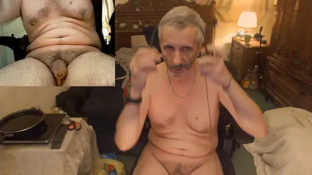 Snapshot of maxdaddy690 chatting on March 21, 2026, 12:01 am maxdaddy690 online show from March 21, 2026, 12:01 am