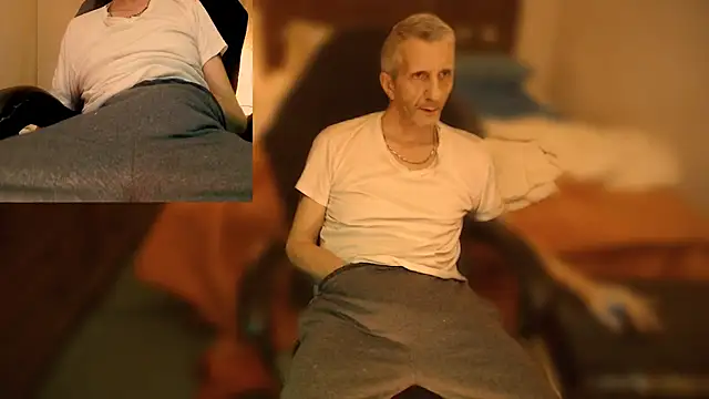 Snapshot of maxdaddy690 chatting on January 5, 2025, 9:14 pm maxdaddy690 online show from January 5, 2025, 9:14 pm