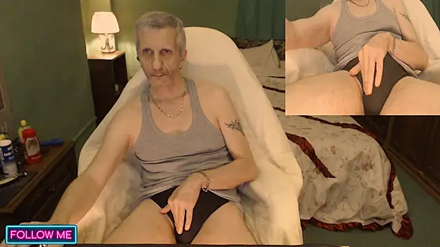 Snapshot of maxdaddy690 chatting on December 3, 2024, 9:28 pm maxdaddy690 online show from December 3, 2024, 9:28 pm