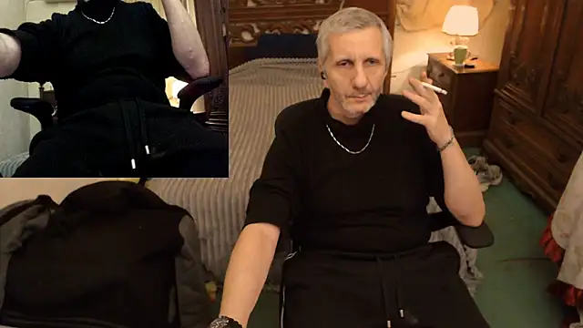 Snapshot of maxdaddy690 chatting on November 26, 2025, 10:10 pm maxdaddy690 online show from November 26, 2025, 10:10 pm