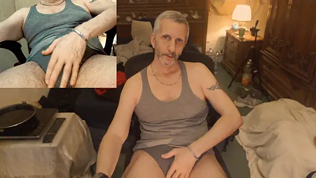 Snapshot of maxdaddy690 chatting on March 18, 2026, 9:37 pm maxdaddy690 online show from March 18, 2026, 9:37 pm