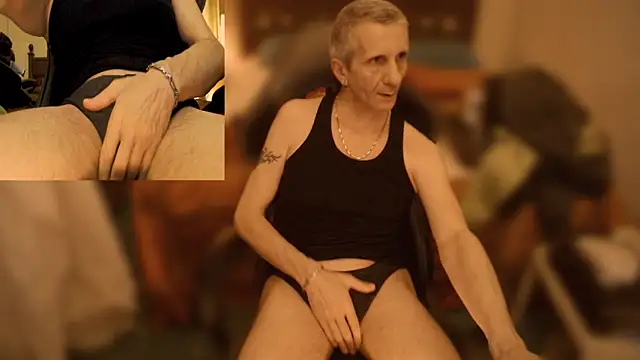 Snapshot of maxdaddy690 chatting on January 18, 2025, 11:22 pm maxdaddy690 online show from January 18, 2025, 11:22 pm