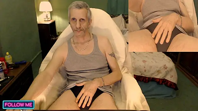 Snapshot of maxdaddy690 chatting on December 4, 2024, 10:57 pm maxdaddy690 online show from December 4, 2024, 10:57 pm