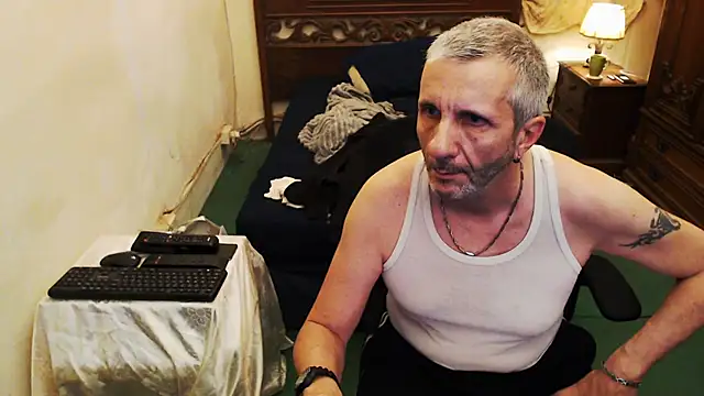 Snapshot of maxdaddy690 chatting on October 5, 2025, 8:43 pm maxdaddy690 online show from October 5, 2025, 8:43 pm