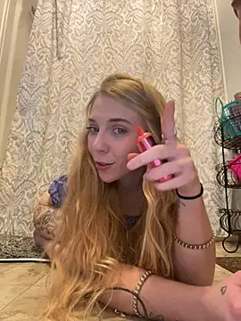 Snapshot of qtkayyzzxoxo chatting on March 22, 2025, 10:48 pm qtkayyzzxoxo online show from March 22, 2025, 10:48 pm