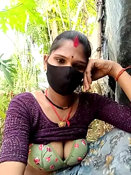 Snapshot of Chhavi_Chadha chatting on November 22, 2025, 7:18 am Chhavi Chadha online show from November 22, 2025, 7:18 am