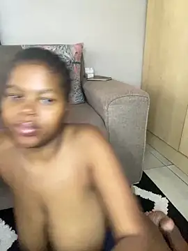 Snapshot of _DollFace_ chatting on February 18, 2026, 4:25 pm DollFace online show from February 18, 2026, 4:25 pm