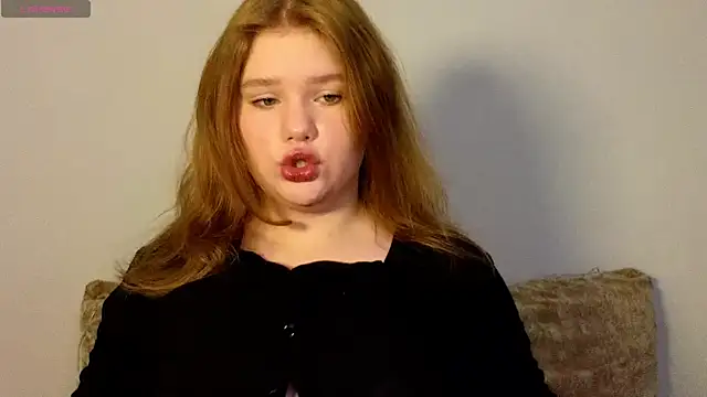 Snapshot of LaseyMoon chatting on February 19, 2026, 3:36 am LaseyMoon online show from February 19, 2026, 3:36 am