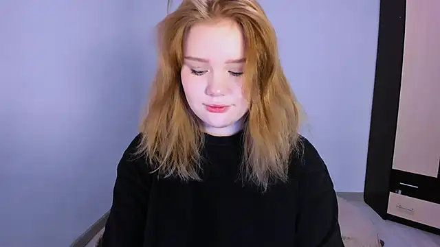 LaseyMoon online show from November 12, 2025, 5:22 am