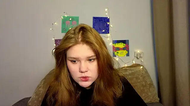 Snapshot of LaseyMoon chatting on March 4, 2026, 6:32 am LaseyMoon online show from March 4, 2026, 6:32 am