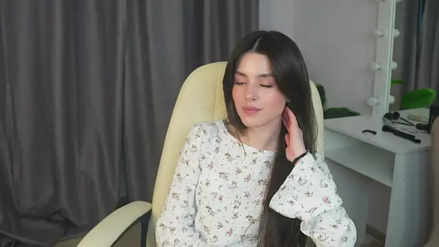 ArletteBiddix online show from March 3, 2025, 2:39 pm