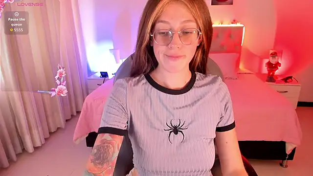 Emily Warren  online show from December 16, 2025, 6:56 pm