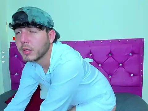 Snapshot of matthewlatin chatting on February 13, 2026, 1:27 am matthewlatin online show from February 13, 2026, 1:27 am