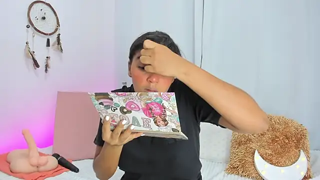 Melodymoore  online show from April 14, 2026, 7:30 pm