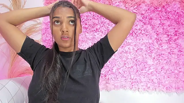 Melodymoore  online show from January 13, 2026, 10:13 pm