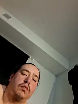 Snapshot of daddykin715 chatting on January 14, 2026, 7:01 am daddykin715 online show from January 14, 2026, 7:01 am