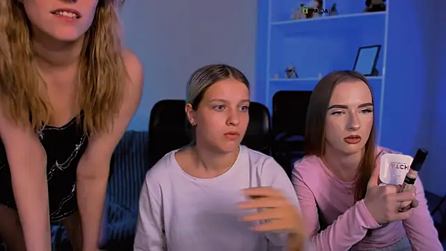 doll vey online show from November 23, 2025, 9:25 pm