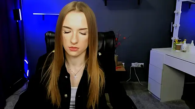 Snapshot of doll_vey chatting on March 6, 2025, 4:17 pm doll vey online show from March 6, 2025, 4:17 pm