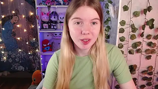 Strawberry juli online show from February 27, 2025, 5:29 am