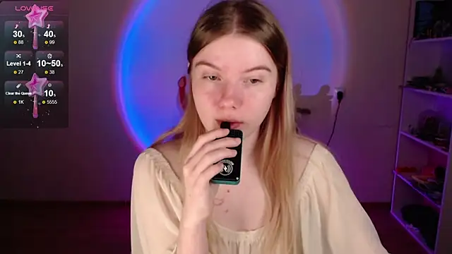 Snapshot of Strawberry_juli chatting on May 4, 2026, 1:09 am Strawberry juli online show from May 4, 2026, 1:09 am
