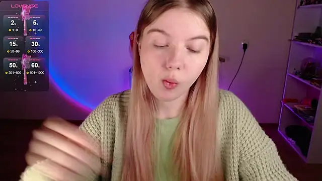 Snapshot of Strawberry_juli chatting on April 11, 2026, 5:48 am Strawberry juli online show from April 11, 2026, 5:48 am