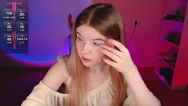Snapshot of Strawberry_juli chatting on April 7, 2026, 4:09 pm Strawberry juli online show from April 7, 2026, 4:09 pm