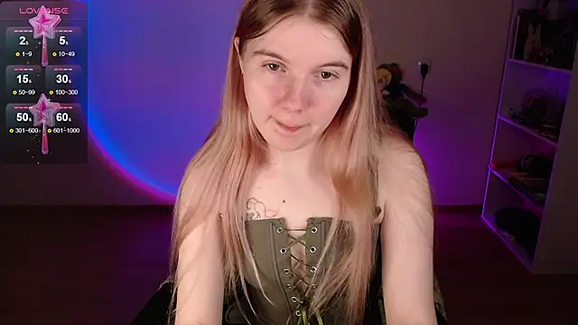 Snapshot of Strawberry_juli chatting on March 21, 2026, 3:27 pm Strawberry juli online show from March 21, 2026, 3:27 pm