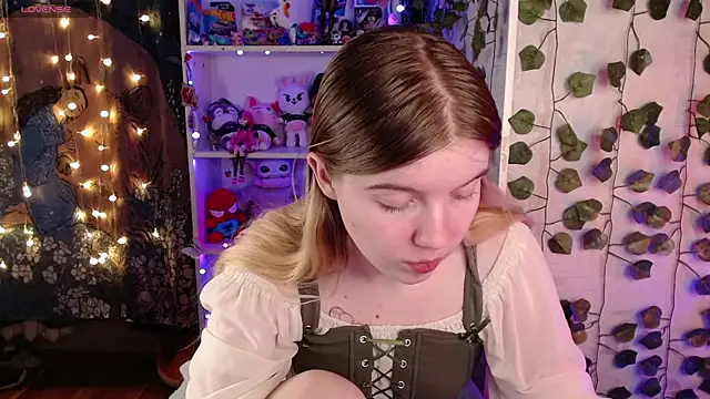 Strawberry juli online show from March 18, 2025, 2:08 am