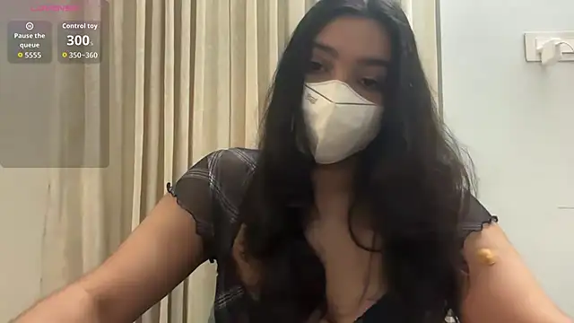 Snapshot of oviyakalra chatting on September 17, 2025, 3:41 am oviyakalra online show from September 17, 2025, 3:41 am