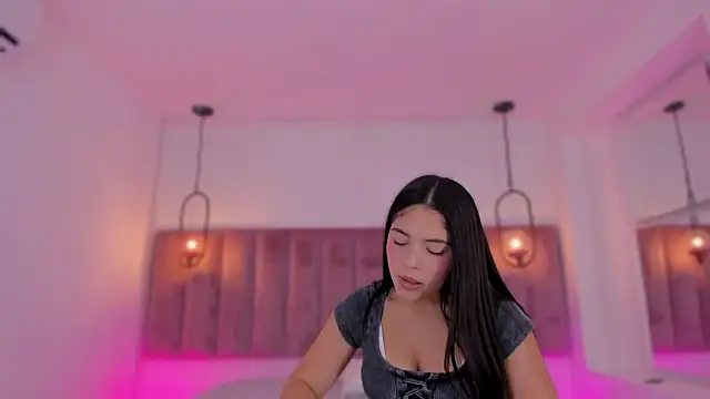 Snapshot of Haily_b chatting on February 3, 2026, 8:36 pm Haily b online show from February 3, 2026, 8:36 pm