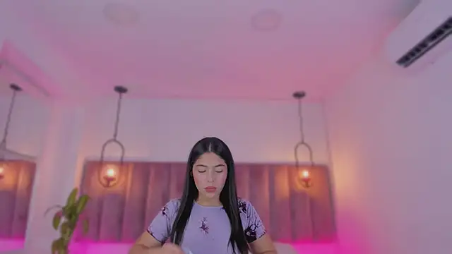 Snapshot of Haily_b chatting on February 18, 2026, 8:38 pm Haily b online show from February 18, 2026, 8:38 pm