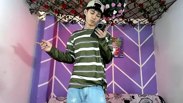 Snapshot of Maxxi_hot23 chatting on September 8, 2025, 7:24 pm Maxxi hot23 online show from September 8, 2025, 7:24 pm