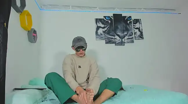 Snapshot of Maxxi_hot23 chatting on March 2, 2025, 7:08 pm Maxxi hot23 online show from March 2, 2025, 7:08 pm