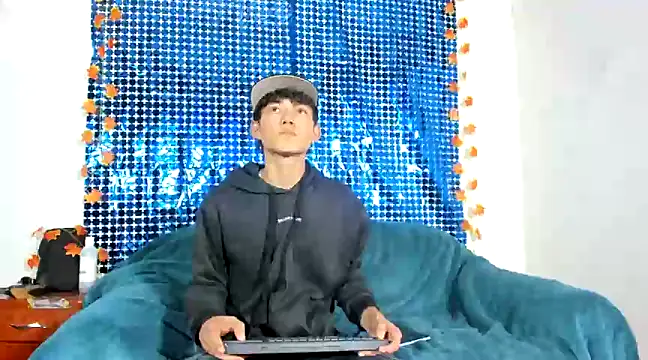 Snapshot of Maxxi_hot23 chatting on February 26, 2025, 4:52 am Maxxi hot23 online show from February 26, 2025, 4:52 am