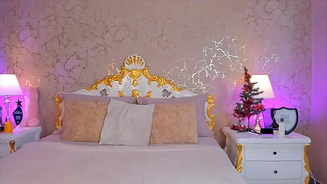 ScarlettWallace online show from December 22, 2025, 8:20 pm