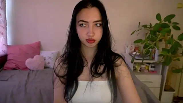 Snapshot of WildKittenX_ chatting on July 18, 2026, 4:32 am WildKittenX online show from July 18, 2026, 4:32 am