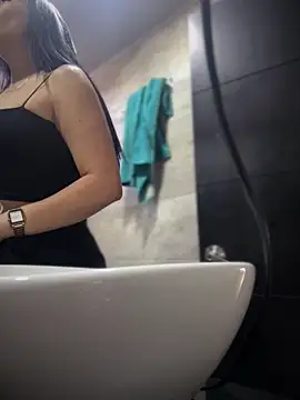 Mila LS online show from November 11, 2025, 1:17 pm