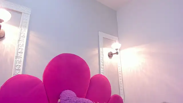 Bonniie 22 online show from October 7, 2025, 1:12 pm