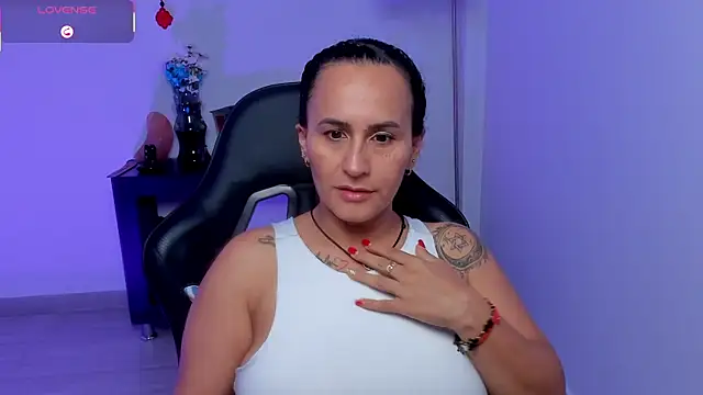 Snapshot of Sara_Charmy chatting on June 6, 2026, 10:37 pm Sara Charmy online show from June 6, 2026, 10:37 pm