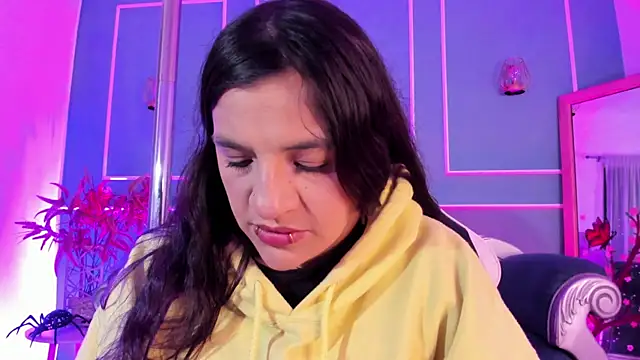 Snapshot of TaraTaylorr chatting on February 22, 2026, 2:58 am TaraTaylorr online show from February 22, 2026, 2:58 am