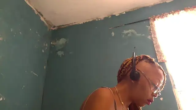 Ladyzee25 online show from November 10, 2025, 8:14 pm