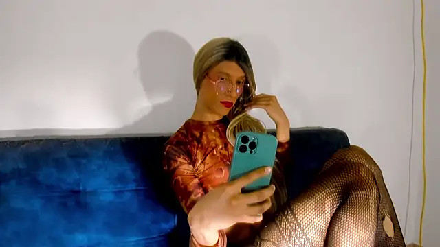 SweetDesaire1 online show from October 2, 2025, 4:54 pm