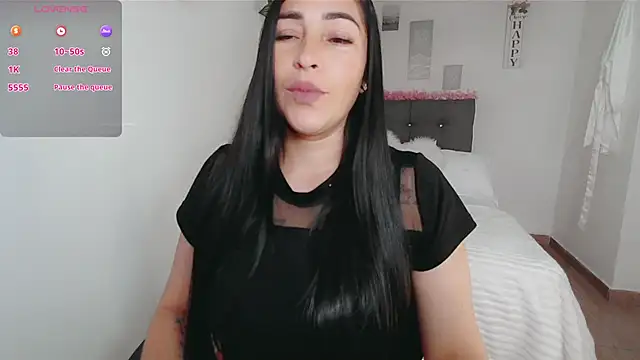 luna lgomez  online show from October 7, 2025, 12:06 pm