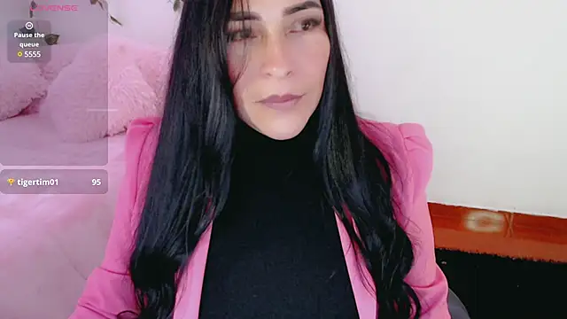 luna lgomez  online show from March 5, 2025, 12:22 pm