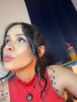 HotAlana  online show from April 2, 2026, 1:02 am